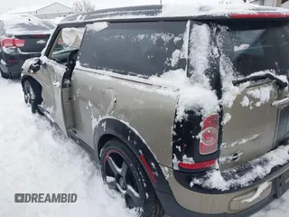 2011 MINI Clubman z VIN WMWZF3C51BTX82001, wystawiony jako IAAI lot #41310574 z przebiegiem 109 520 mil mil oraz . Historia ofert i sprzedaży dostępna na DreamBid. Obrazek 6.