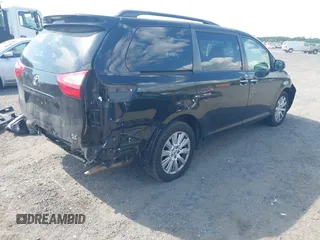 2015 Toyota Sienna Limited z VIN 5TDDK3DC9FS113212, wystawiony jako IAAI lot #42176943 z przebiegiem 136 426 mil mil oraz . Historia ofert i sprzedaży dostępna na DreamBid. Obrazek 4.