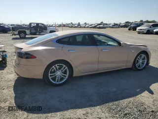 2013 Tesla Model S z VIN 5YJSA1CN6DFP03404, wystawiony jako Copart lot #60239535 z przebiegiem 103 800 mil mil oraz Czysty tytuł • Clean title. Historia ofert i sprzedaży dostępna na DreamBid. Obrazek 3.