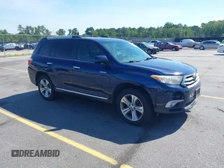2013 Toyota Highlander Limited z VIN 5TDYK3EH9DS132027, wystawiony jako IAAI lot #42529200 z przebiegiem 164 013 mil mil oraz . Historia ofert i sprzedaży dostępna na DreamBid. Obrazek 1.