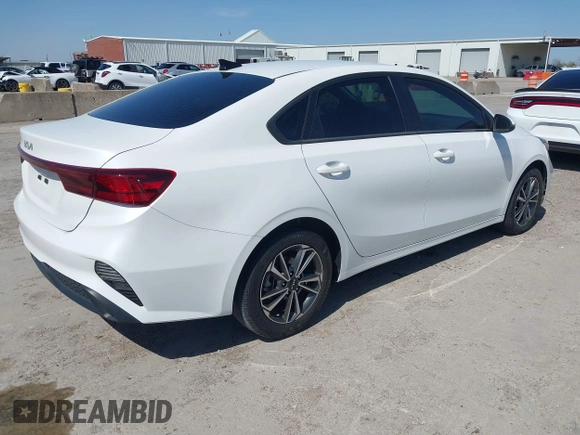 2022 Kia Forte LXS z VIN 3KPF24AD2NE425621, wystawiony jako IAAI lot #41865432 z przebiegiem 14 245 mil mil oraz . Historia ofert i sprzedaży dostępna na DreamBid. Obrazek 4.
