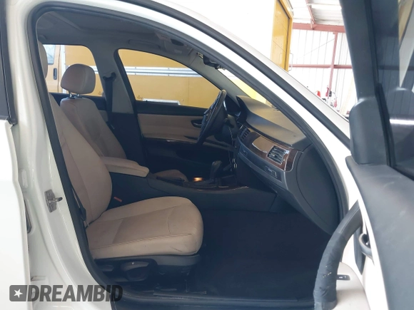 2011 BMW 3 Series 328i с VIN WBAPH5C50BA440919, выставлен на аукционе IAAI как лот 42494376 с пробегом 118 877 миль миль и . История ставок и продаж доступна на DreamBid. Изображение 5.