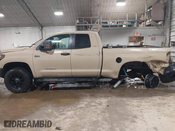 2017 Toyota Tundra SR z VIN 5TFUY5F19HX583033, wystawiony jako IAAI lot #41484920 z przebiegiem 112 206 mil mil oraz . Historia ofert i sprzedaży dostępna na DreamBid. Obrazek 14.