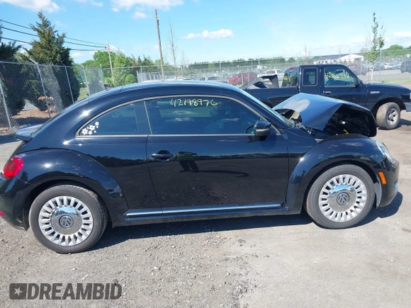 2016 Volkswagen Beetle SE с VIN 3VWJ17AT9GM620367, выставлен на аукционе IAAI как лот 42198976 с пробегом 94 048 миль миль и . История ставок и продаж доступна на DreamBid. Изображение 13.