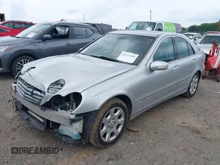 2005 Mercedes-Benz C 320 z VIN WDBRF84J85F567356, wystawiony jako IAAI lot #42377444 z przebiegiem 221 225 mil mil oraz . Historia ofert i sprzedaży dostępna na DreamBid. Obrazek 2.