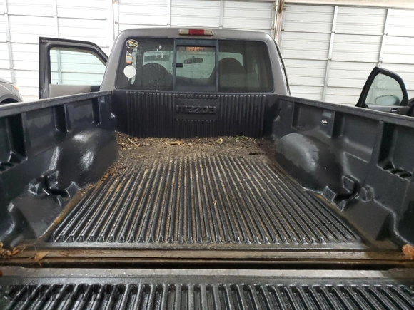 2000 Mazda B-Series 2WD Truck SE with VIN 4F4YR16V8YTM12086, listed as a Copart auction lot 82609244 with 297,354 mi miles and Salvage Title. Bid and sale history available at carsss.com. Image 10.
