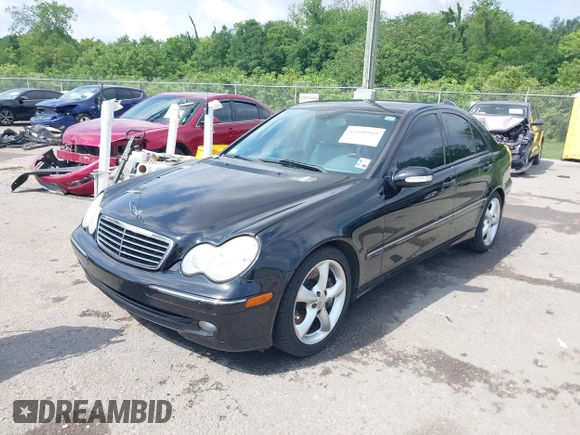 2004 Mercedes-Benz C 230 Kompressor z VIN WDBRF40J64F505984, wystawiony jako IAAI lot #42108989 z przebiegiem 120 383 mil mil oraz . Historia ofert i sprzedaży dostępna na DreamBid. Obrazek 2.
