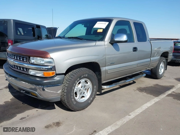 2000 Chevrolet Silverado 1500 LS with VIN 2GCEK19T0Y1205109, listed as a IAAI auction lot 41999548 with 159,571 mi miles. Bid and sale history available at carsss.com. Image 2.