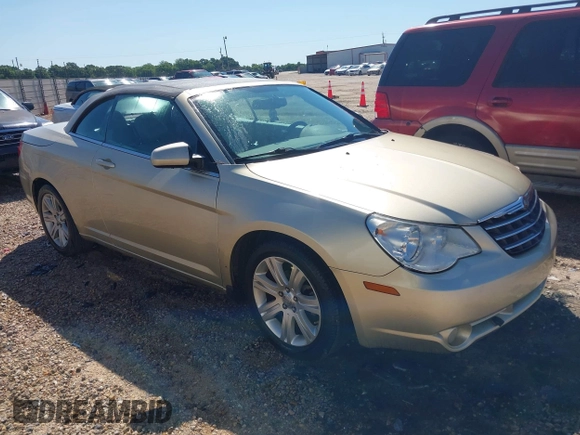 2010 Chrysler Sebring Touring z VIN 1C3BC5ED3AN172492, wystawiony jako IAAI lot #42186030 z przebiegiem 203 041 mil mil oraz . Historia ofert i sprzedaży dostępna na DreamBid. Obrazek 1.