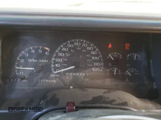 1999 GMC Denali z VIN 1GKEK13R0XR916686, wystawiony jako Copart lot #61120914 z przebiegiem 240 605 mil mil oraz Szkody całkowita. Historia ofert i sprzedaży dostępna na DreamBid. Obrazek 9.