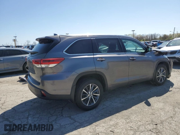 2018 Toyota Highlander SE z VIN 5TDJZRFH0JS529815, wystawiony jako Copart lot #52174645 z przebiegiem 61 338 mil mil oraz Szkoda całkowita • Salvage title. Historia ofert i sprzedaży dostępna na DreamBid. Obrazek 3.