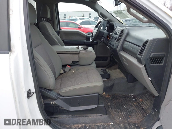 2018 Ford F-250 XL z VIN 1FTBF2A60JEC83073, wystawiony jako IAAI lot #41897105 z przebiegiem 115 228 mil mil oraz . Historia ofert i sprzedaży dostępna na DreamBid. Obrazek 5.