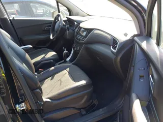 2019 Chevrolet Trax LT z VIN KL7CJLSB1KB774921, wystawiony jako IAAI lot #41590380 z przebiegiem 56 377 mil mil oraz . Historia ofert i sprzedaży dostępna na DreamBid. Obrazek 5.