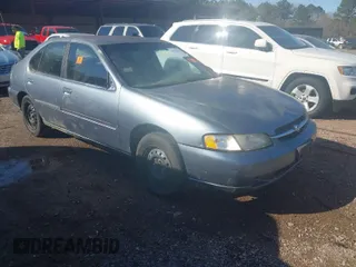1999 Nissan Altima XE with VIN 1N4DL01D1XC224886, listed as a IAAI auction lot 41813614 with 236,373 mi miles. Bid and sale history available at carsss.com. Image 1.