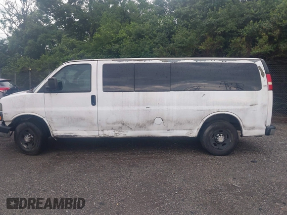 2011 Chevrolet Express Passenger 1LT with VIN 1GAZG1FG3B1143835, listed as a IAAI auction lot 42649421 with 162,129 mi miles and . Bid and sale history available at DreamBid. Image 15.