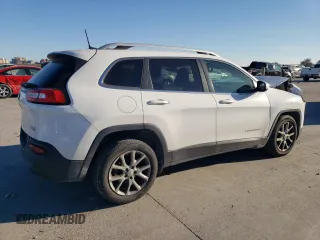 2016 Jeep Cherokee Latitude with VIN 1C4PJLCB1GW208034, listed as a Copart auction lot 45561445 with 139,307 mi miles and Salvage Title. Bid and sale history available at carsss.com. Image 3.