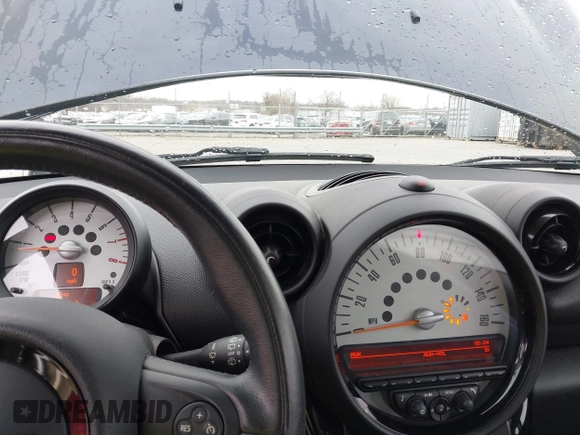 2013 MINI Countryman S ALL4 z VIN WMWZC5C51DWM15816, wystawiony jako IAAI lot #41734311 z przebiegiem 134 636 mil mil oraz . Historia ofert i sprzedaży dostępna na DreamBid. Obrazek 7.