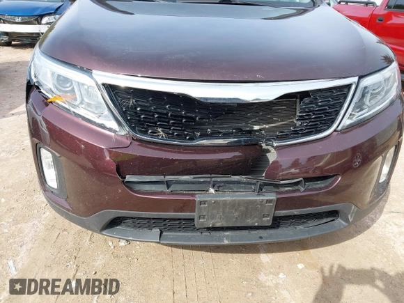 2014 Kia Sorento LX with VIN 5XYKTDA61EG475569, listed as a IAAI auction lot 41924158 with 58,724 mi miles and . Bid and sale history available at carsss.com. Image 6.