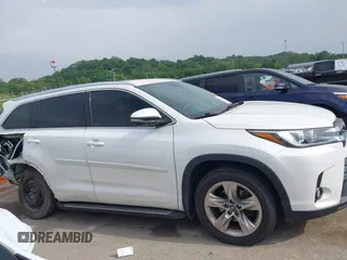 2017 Toyota Highlander Limited with VIN 5TDDZRFH9HS389870, listed as a IAAI auction lot 42272227 with 147,508 mi miles and . Bid and sale history available at DreamBid. Image 14.