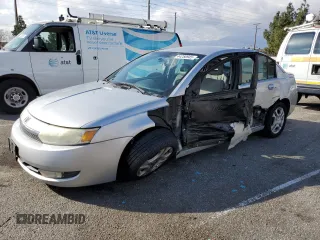 2004 Saturn ION ION 3 z VIN 1G8AL52F74Z125373, wystawiony jako Copart lot #44250945 z przebiegiem 198 567 mil mil oraz Szkody całkowita. Historia ofert i sprzedaży dostępna na DreamBid. Obrazek 1.