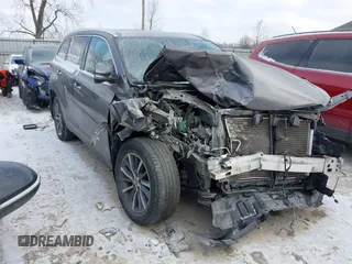 2019 Toyota Highlander SE z VIN 5TDJZRFH1KS591063, wystawiony jako IAAI lot #41390574 z przebiegiem 50 402 mil mil oraz . Historia ofert i sprzedaży dostępna na DreamBid. Obrazek 1.