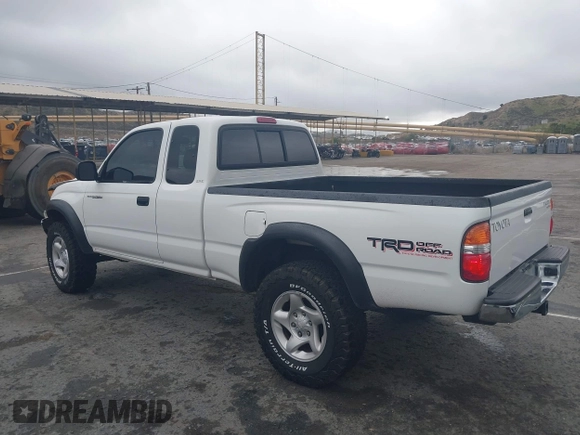 2001 Toyota Tacoma z VIN 5TEWN72N11Z820568, wystawiony jako IAAI lot #41820146 z przebiegiem 188 430 mil mil oraz . Historia ofert i sprzedaży dostępna na DreamBid. Obrazek 3.