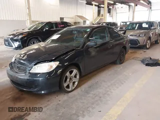2005 Honda Civic VP z VIN 1HGEM22175L079900, wystawiony jako IAAI lot #42138609 z przebiegiem 162 392 mil mil oraz . Historia ofert i sprzedaży dostępna na DreamBid. Obrazek 18.