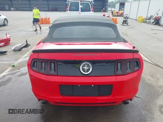 2013 Ford Mustang V6 z VIN 1ZVBP8EM4D5221864, wystawiony jako IAAI lot #42525497 z przebiegiem 130 482 mil mil oraz . Historia ofert i sprzedaży dostępna na DreamBid. Obrazek 17.