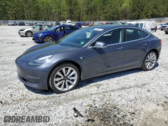 2019 Tesla Model 3 Mid Range z VIN 5YJ3E1EA7KF397524, wystawiony jako Copart lot #52696585 z przebiegiem 82 995 mil mil oraz Szkoda całkowita • Salvage title. Historia ofert i sprzedaży dostępna na DreamBid. Obrazek 1.