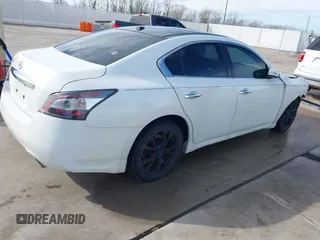 2014 Nissan Maxima SV z VIN 1N4AA5AP2EC458158, wystawiony jako IAAI lot #38598014 z przebiegiem 145 487 mil mil oraz . Historia ofert i sprzedaży dostępna na DreamBid. Obrazek 4.