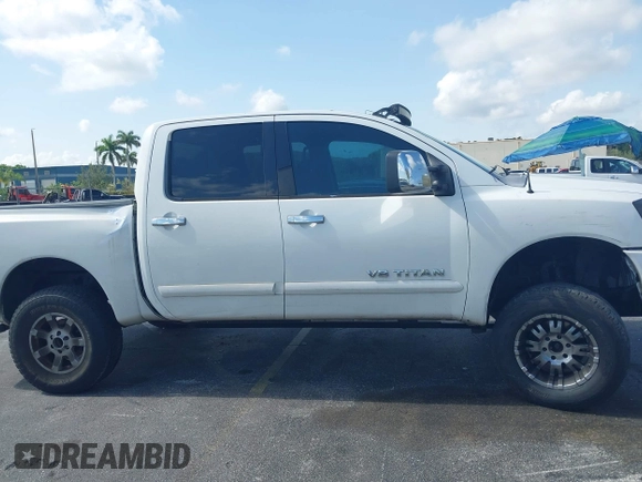 2006 Nissan Titan LE z VIN 1N6AA07B86N558129, wystawiony jako IAAI lot #42290349 z przebiegiem 177 739 mil mil oraz . Historia ofert i sprzedaży dostępna na DreamBid. Obrazek 13.