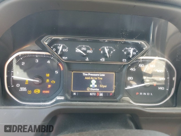 2022 GMC Sierra 3500HD SLT z VIN 1GT49UEY5NF360897, wystawiony jako Copart lot #47723514 z przebiegiem 8272 mil mil oraz Szkody całkowita. Historia ofert i sprzedaży dostępna na DreamBid. Obrazek 8.