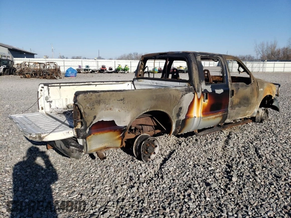 2001 Ford Super Duty F-250 XL with VIN 1FTNW21S01EA60395, listed as a Copart auction lot 84864984 with 0 mi miles and Salvage Title. Bid and sale history available at carsss.com. Image 3.