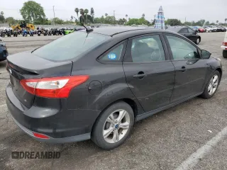 2013 Ford Focus SE z VIN 1FADP3F20DL335132, wystawiony jako Copart lot #61042315 z przebiegiem 149 443 mil mil oraz Czysty tytuł • Clean title. Historia ofert i sprzedaży dostępna na DreamBid. Obrazek 3.