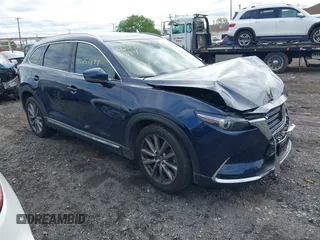 2021 Mazda CX-9 Grand Touring z VIN JM3TCBDY3M0537975, wystawiony jako IAAI lot #42251894 z przebiegiem 50 156 mil mil oraz . Historia ofert i sprzedaży dostępna na DreamBid. Obrazek 1.