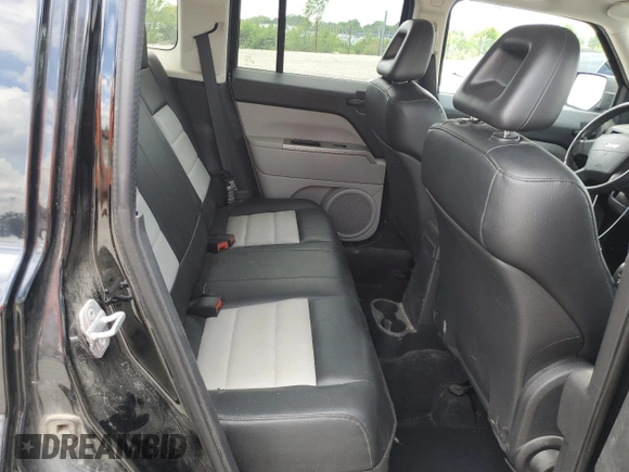 2007 Jeep Patriot Limited z VIN 1J8FF48W37D275916, wystawiony jako Copart lot #56585205 z przebiegiem 106 919 mil mil oraz Szkoda całkowita • Salvage title. Historia ofert i sprzedaży dostępna na DreamBid. Obrazek 11.