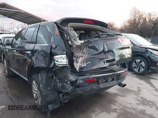 2014 Lincoln MKX z VIN 2LMDJ8JK0EBL19868, wystawiony jako IAAI lot #40960894 z przebiegiem 88 609 mil mil oraz . Historia ofert i sprzedaży dostępna na DreamBid. Obrazek 6.