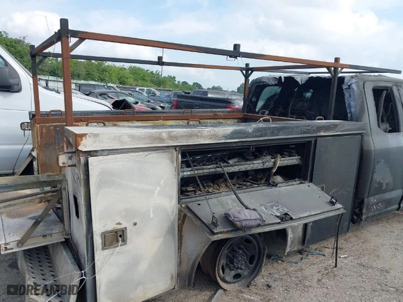 2017 Ford Super Duty F-250 SRW XLT with VIN 1FT7X2A69HEE28463, listed as a IAAI auction lot 41802487 with 1 mi miles. Bid and sale history available at carsss.com. Image 6.