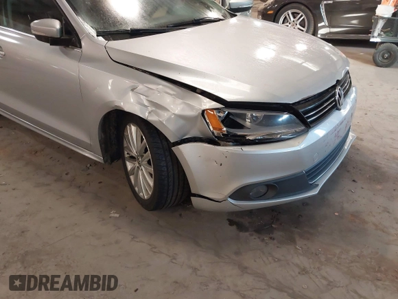 2012 Volkswagen Jetta Sedan SEL w/Sunroof with VIN 3VWLX7AJ4CM344390, listed as a IAAI auction lot 41439880 with 220,093 mi miles. Bid and sale history available at carsss.com. Image 6.