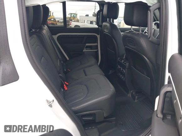 2020 Land Rover Defender HSE z VIN SALE9EEUXL2025865, wystawiony jako IAAI lot #41188195 z przebiegiem 29 756 mil mil oraz . Historia ofert i sprzedaży dostępna na DreamBid. Obrazek 8.