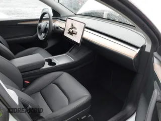 2025 Tesla Model Y Long Range with VIN 7SAYGDEDXSF248734, listed as a IAAI auction lot 41719195 with 5,876 mi miles and . Bid and sale history available at DreamBid. Image 5.