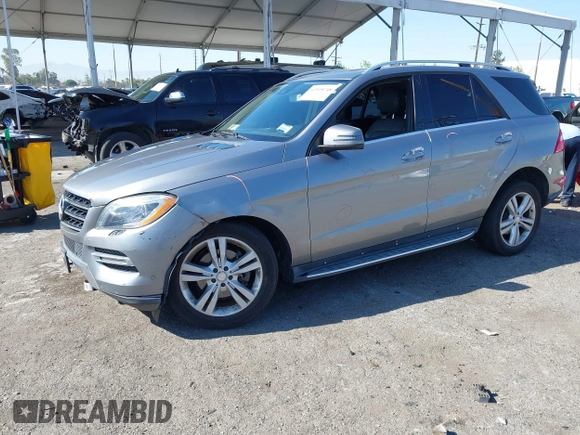 2013 Mercedes-Benz M ML 350 with VIN 4JGDA5HB9DA235137, listed as a IAAI auction lot 42018748 with 140,837 mi miles. Bid and sale history available at carsss.com. Image 2.