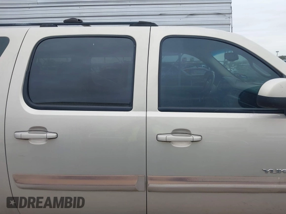 2007 GMC Yukon XL SLT z VIN 1GKFC16097R280171, wystawiony jako IAAI lot #41319694 z przebiegiem 241 553 mil mil oraz . Historia ofert i sprzedaży dostępna na DreamBid. Obrazek 13.