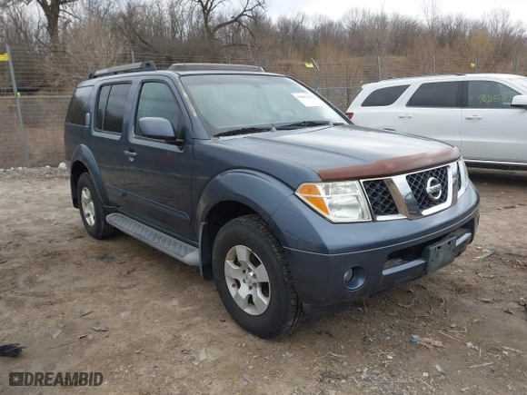 2005 Nissan Pathfinder LE with VIN 5N1AR18WX5C767882, listed as a IAAI auction lot 41867115 with 216,147 mi miles. Bid and sale history available at carsss.com. Image 1.