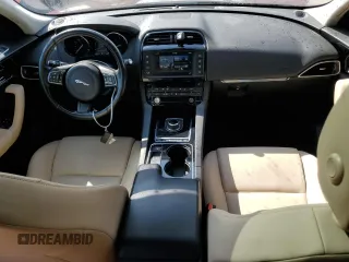 2017 Jaguar F-Pace 35t Premium z VIN SADCJ2BV0HA068470, wystawiony jako Copart lot #60656155 z przebiegiem 45 663 mil mil oraz Czysty tytuł • Clean title. Historia ofert i sprzedaży dostępna na DreamBid. Obrazek 8.