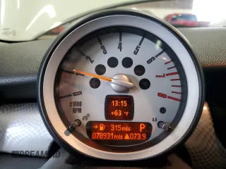 2010 MINI Hardtop S с VIN WMWMF7C53ATZ72835, выставлен на аукционе Copart как лот 57781635 с пробегом 78 931 миль миль и Чистый • Clean title. История ставок и продаж доступна на DreamBid. Изображение 9.