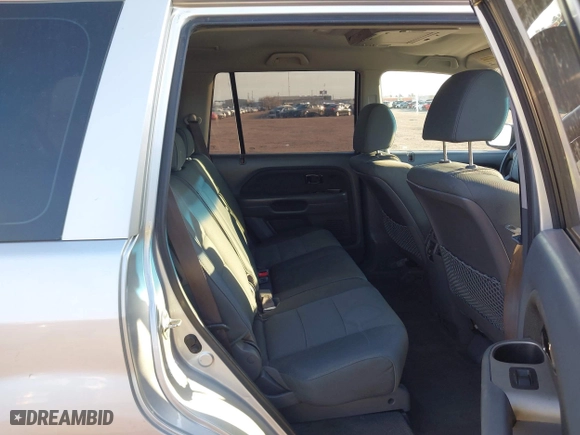 2007 Honda Pilot LX with VIN 5FNYF28197B018888, listed as a IAAI auction lot 41647146 with 176,767 mi miles. Bid and sale history available at carsss.com. Image 8.