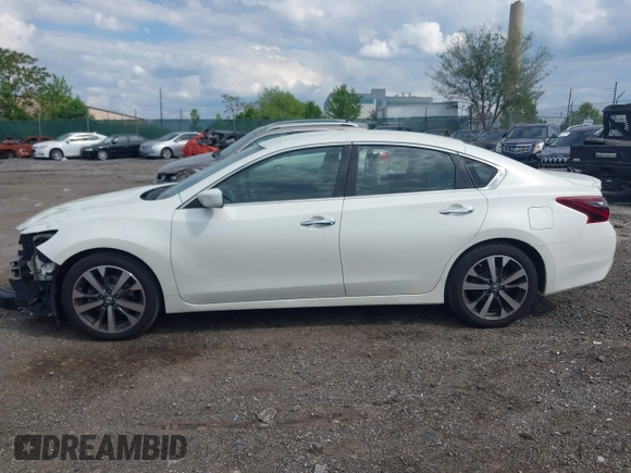 2017 Nissan Altima SR z VIN 1N4AL3AP5HC193030, wystawiony jako IAAI lot #42230730 z przebiegiem 93 001 mil mil oraz . Historia ofert i sprzedaży dostępna na DreamBid. Obrazek 13.