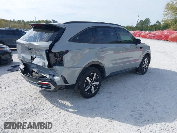 2023 Kia Sorento EX z VIN 5XYRH4LF9PG229689, wystawiony jako IAAI lot #41893442 z przebiegiem 17 906 mil mil oraz . Historia ofert i sprzedaży dostępna na DreamBid. Obrazek 4.