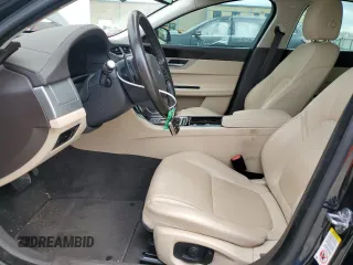 2017 Jaguar XF 35t Prestige with VIN SAJBE4BV6HCY30939, listed as a Copart auction lot 86361114 with 61,814 mi miles and Salvage Title. Bid and sale history available at carsss.com. Image 7.